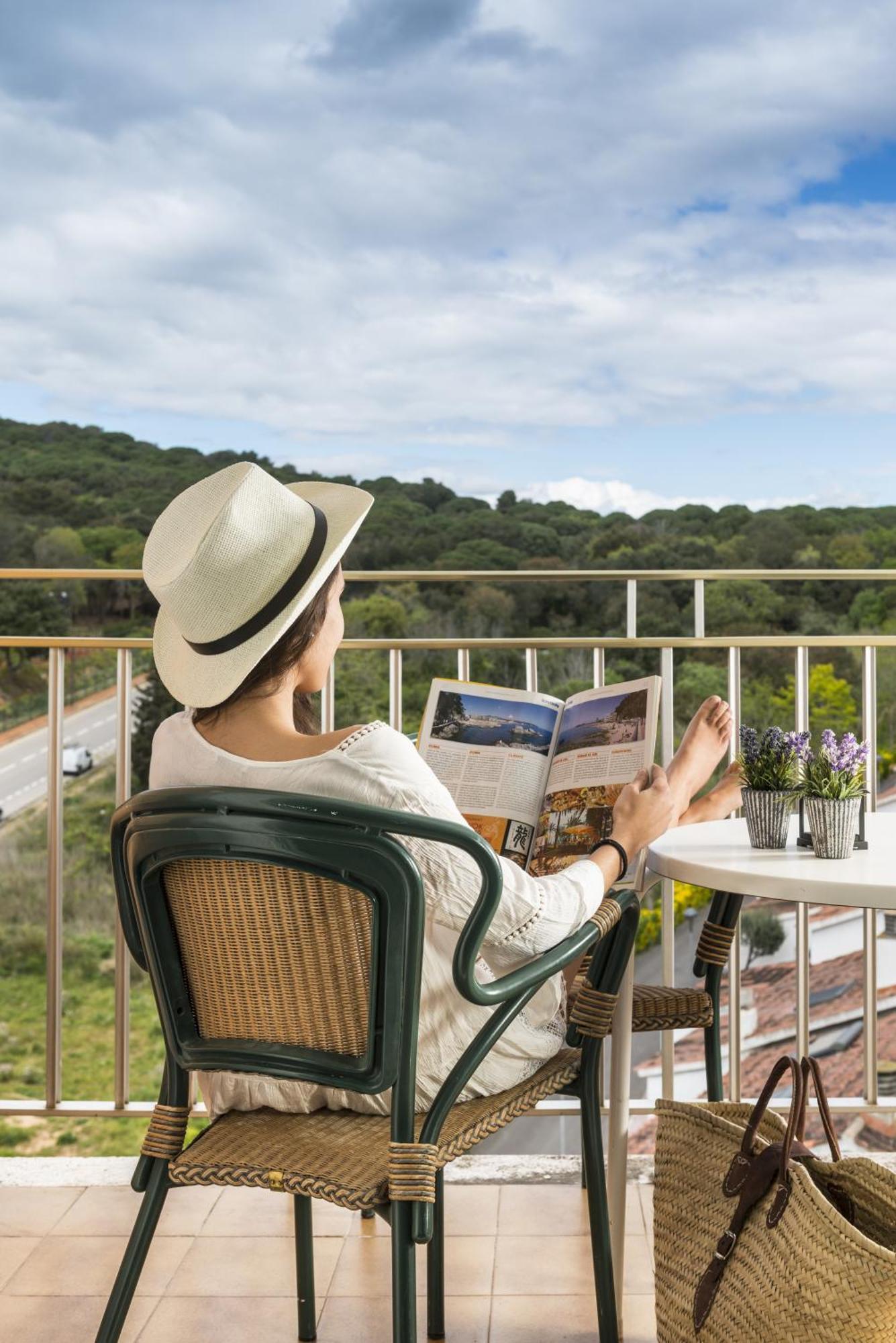 One-Bedroom Apartment Balcony 2