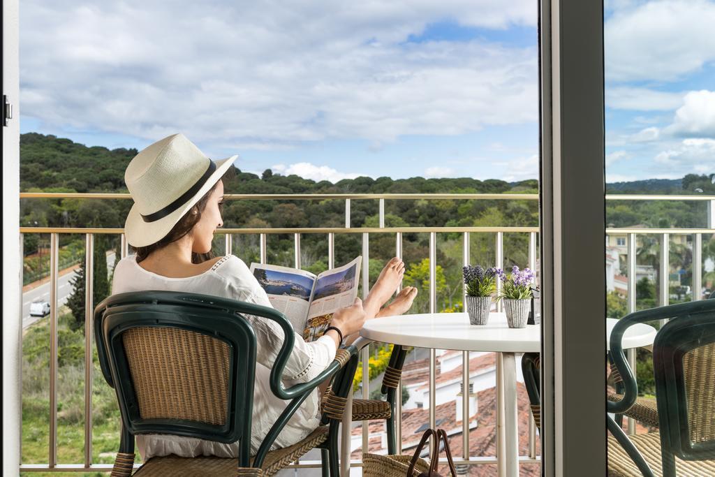 One-Bedroom Apartment Balcony 2